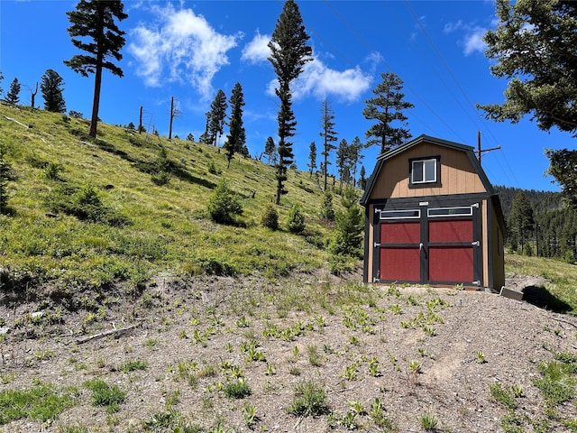 view of outbuilding