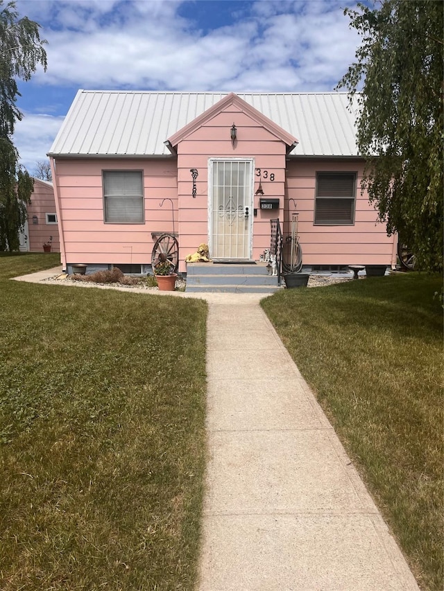 view of front of home with a front yard