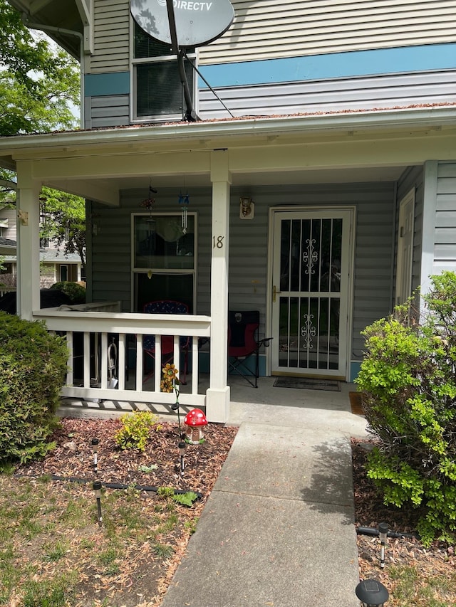 doorway to property with covered porch