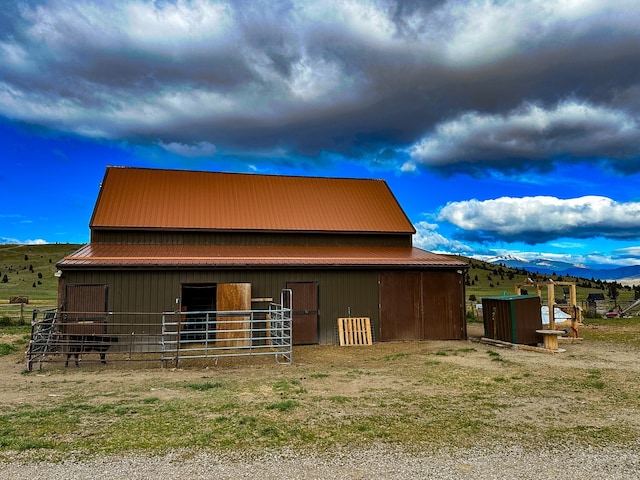 exterior space featuring an outbuilding