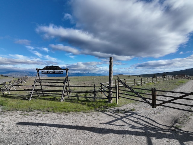 view of yard featuring a rural view