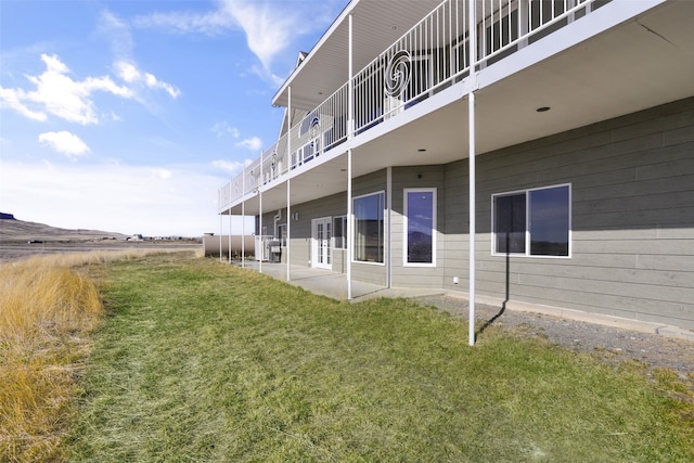 view of yard with a balcony