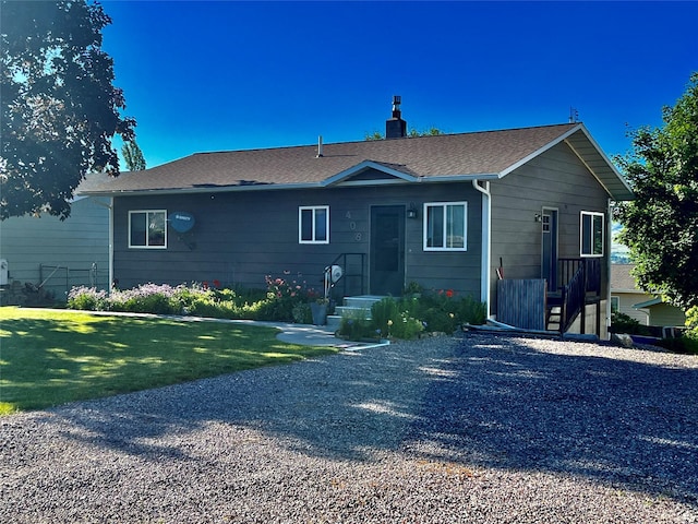 single story home with a front lawn