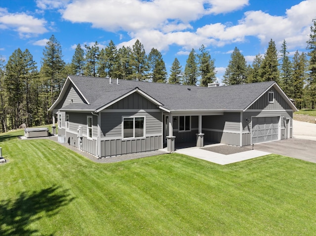 view of front of home featuring a front yard