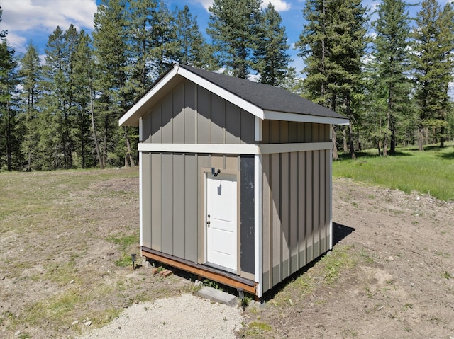 view of outbuilding