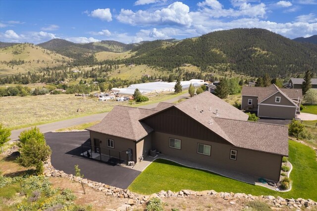 birds eye view of property featuring a mountain view