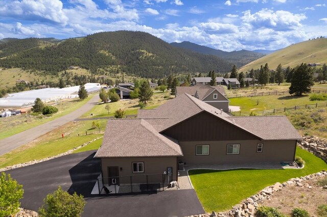 bird's eye view with a mountain view