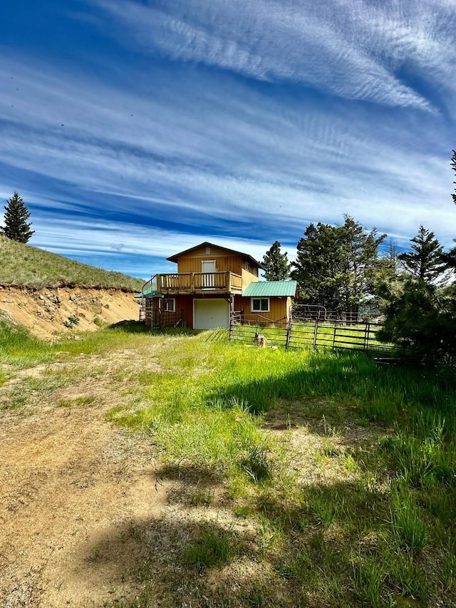 view of yard with a rural view