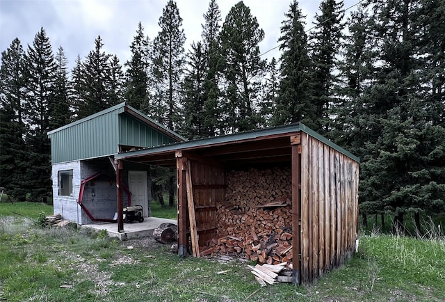 view of outbuilding