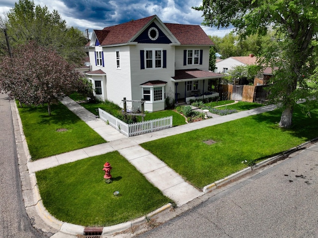 view of front of home featuring a front yard