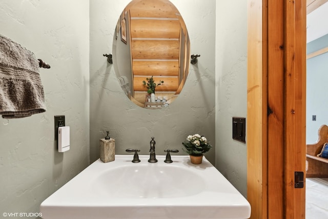 bathroom featuring sink