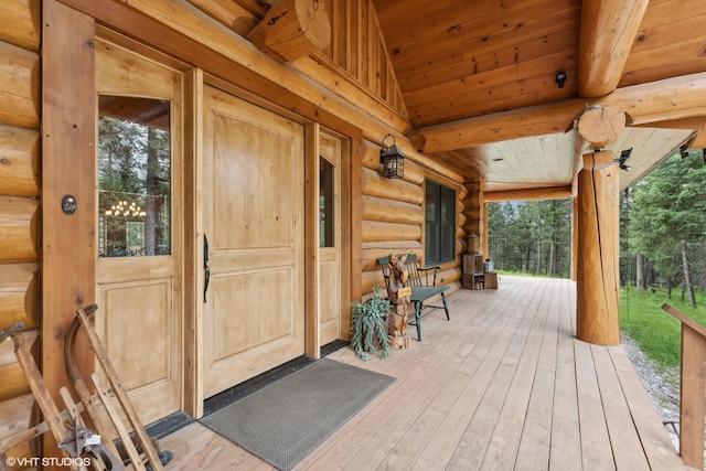 entrance to property featuring covered porch