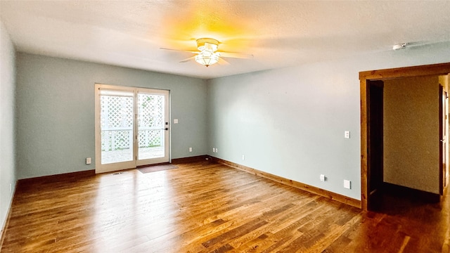 unfurnished room with dark wood-type flooring and ceiling fan