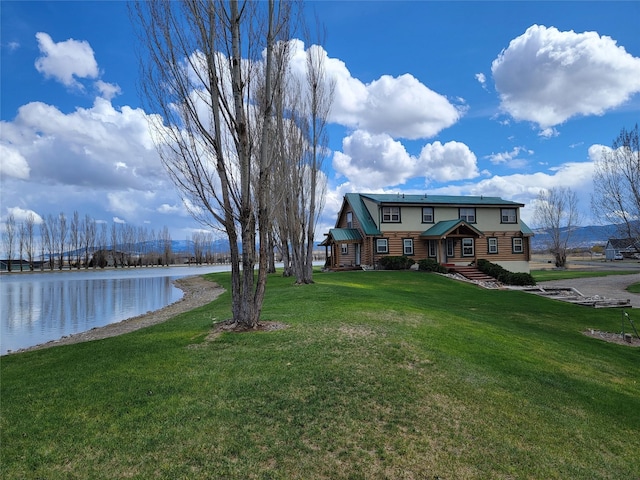 view of yard featuring a water view