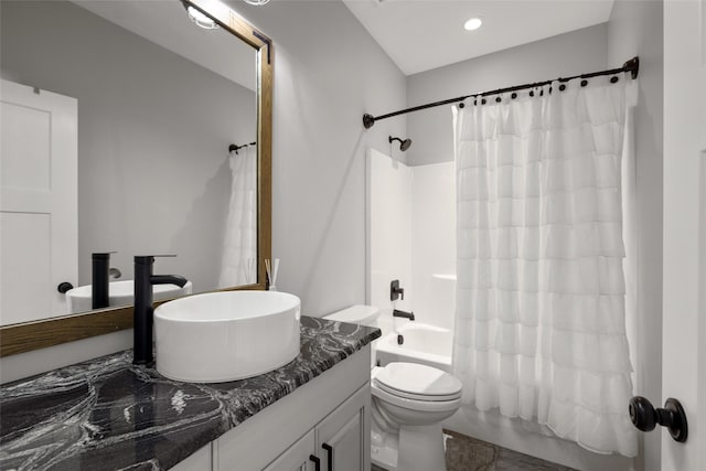 full bathroom featuring shower / tub combo with curtain, vanity, and toilet