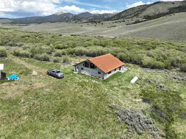 birds eye view of property featuring a mountain view