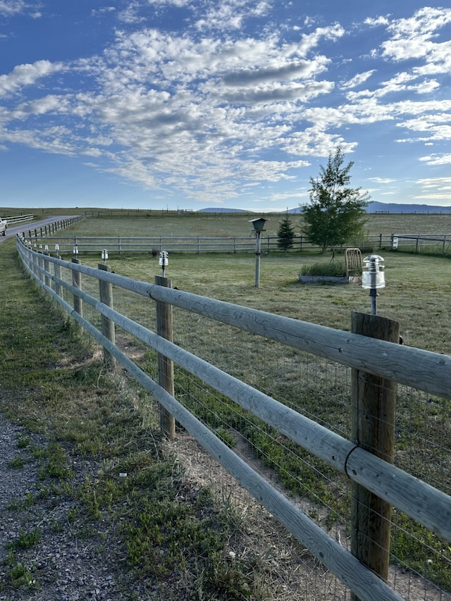 view of yard featuring a rural view