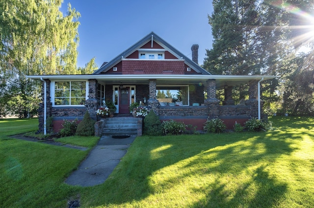 view of front facade with a front lawn