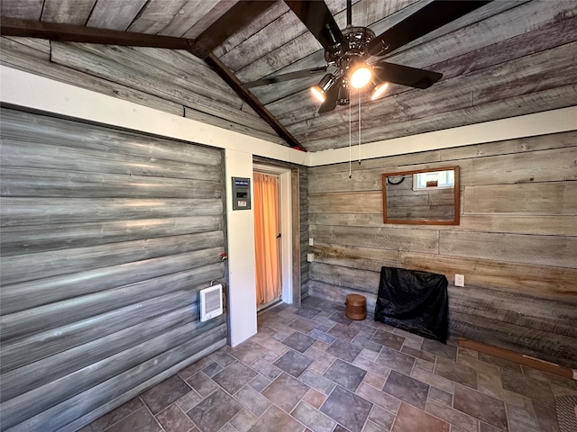 property entrance featuring ceiling fan