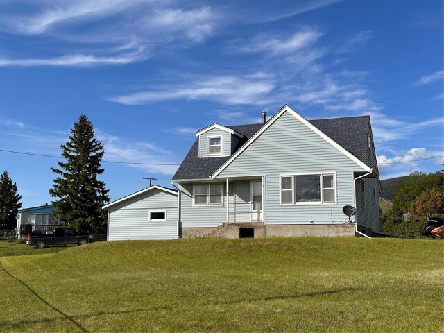 view of front of house with a front yard