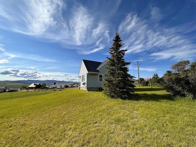 view of yard with fence and a mountain view