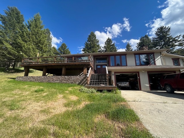 view of front of house featuring a garage and a front lawn