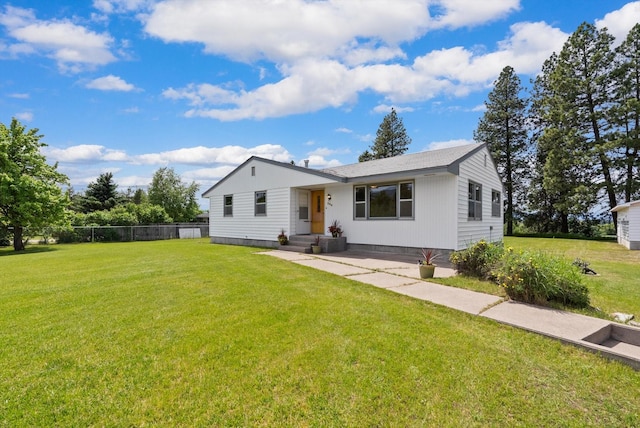 single story home featuring a front yard