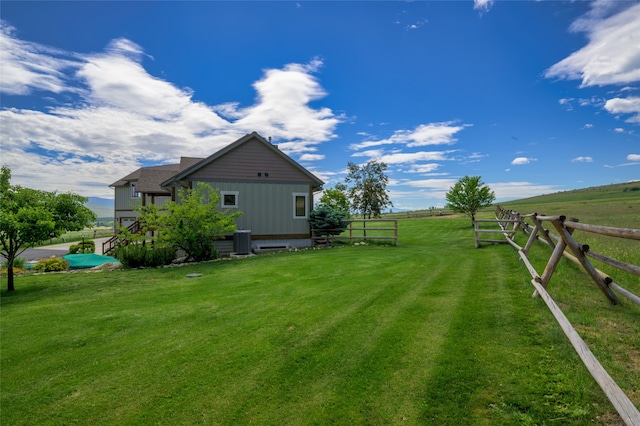 view of yard featuring a rural view