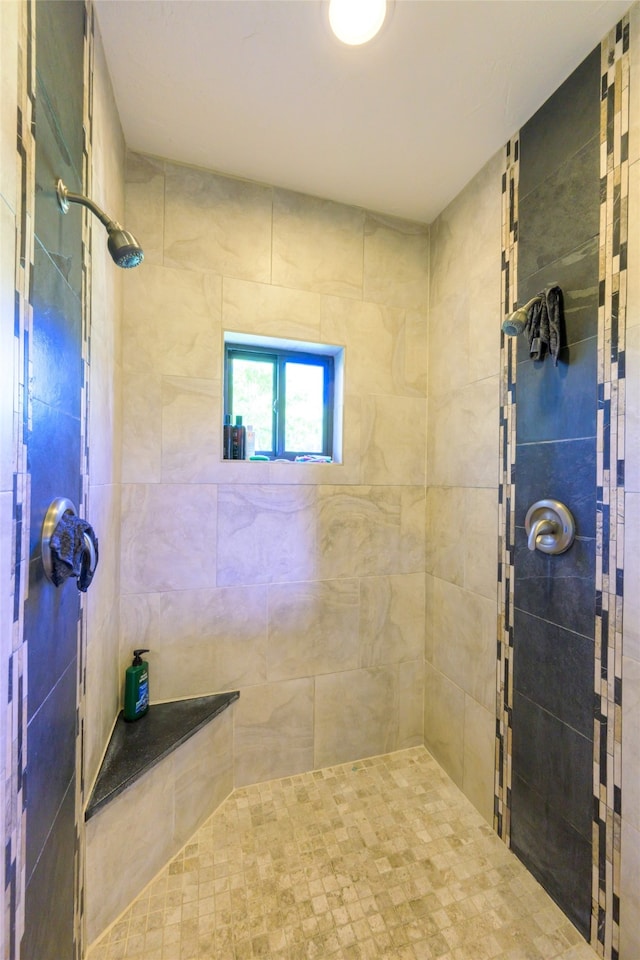 bathroom featuring a tile shower