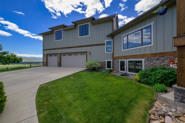 view of front of house featuring a garage and a front lawn