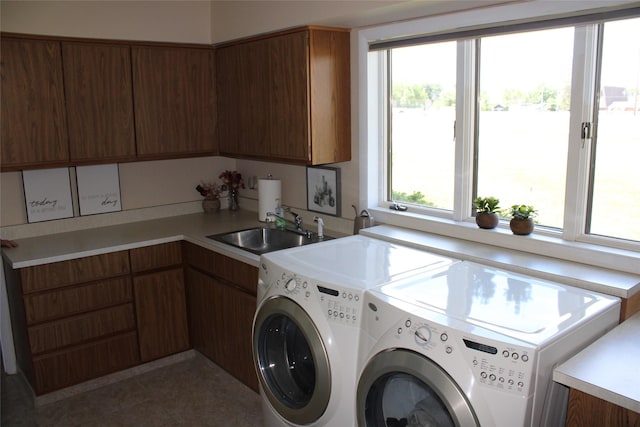 laundry room featuring tile patterned flooring, cabinets, independent washer and dryer, and sink