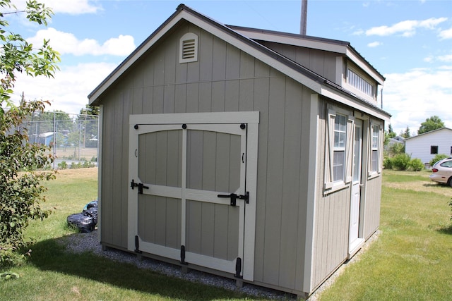 view of outbuilding featuring a lawn