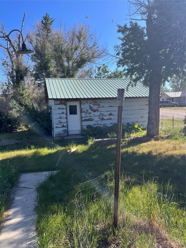 view of outdoor structure with a yard