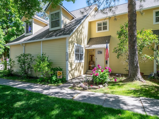 view of front of property with a front lawn