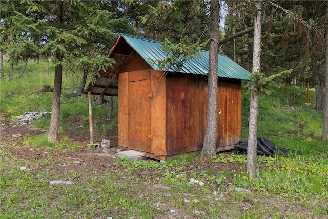 view of outbuilding