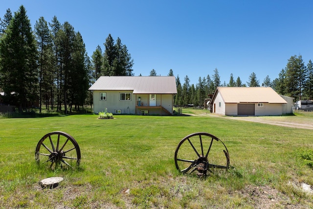 view of yard featuring a garage and an outdoor structure