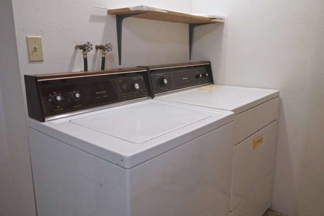 laundry area with washing machine and dryer and washer hookup