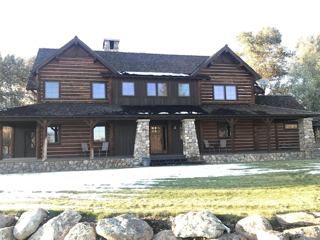 view of front of house with a front lawn