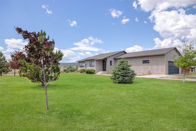 view of yard with a garage