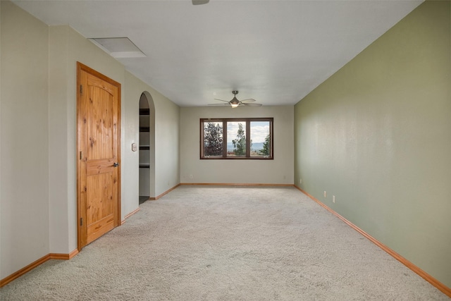 unfurnished room with light carpet and ceiling fan