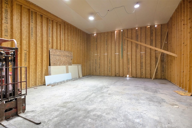 unfurnished room featuring concrete floors