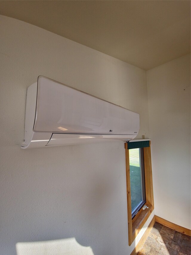 512 S Oak St, Townsend, MT 59644 - details with baseboards and a wall unit AC