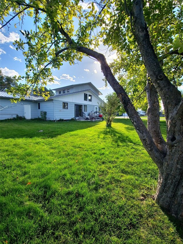 512 S Oak St, Townsend, MT 59644 - view of yard