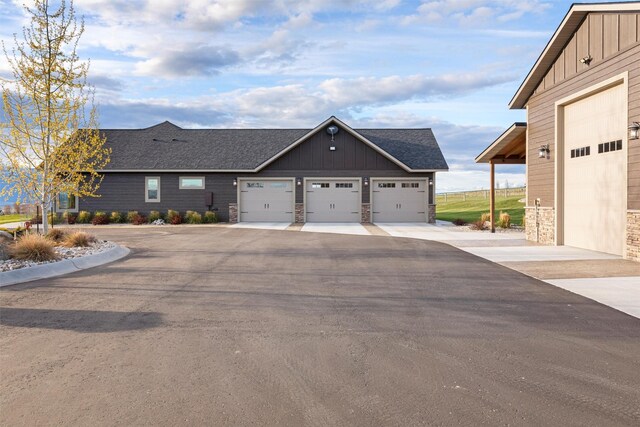 view of front facade with a garage