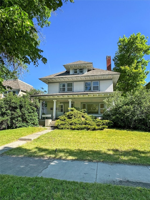 view of front of house featuring a front yard