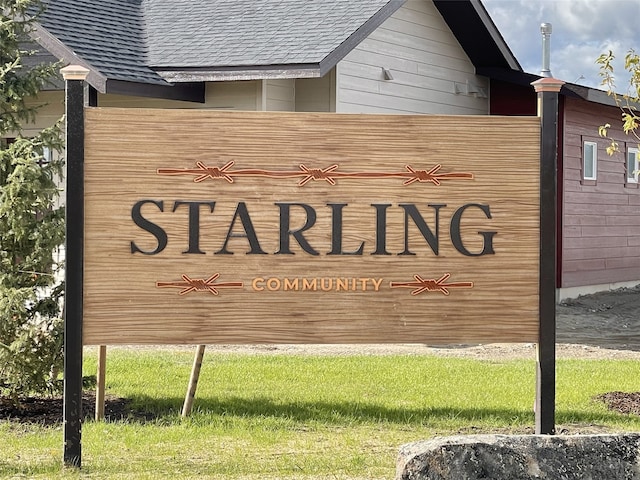 community sign with a yard