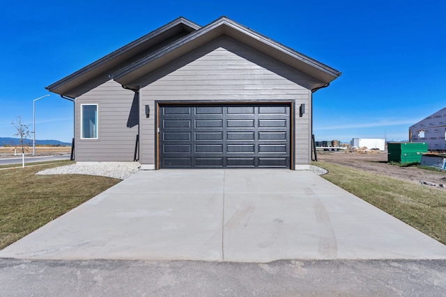 view of front facade with a garage and a front lawn