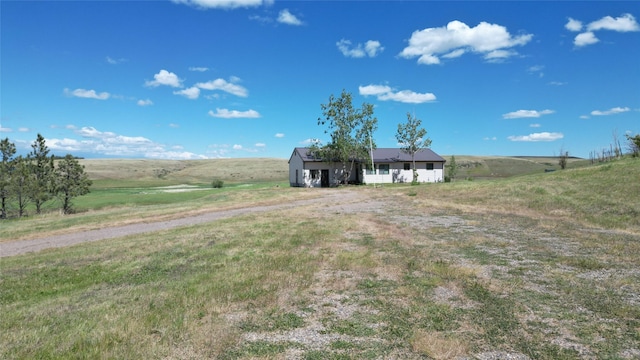 view of yard with a rural view and an outbuilding