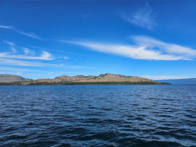 water view with a mountain view