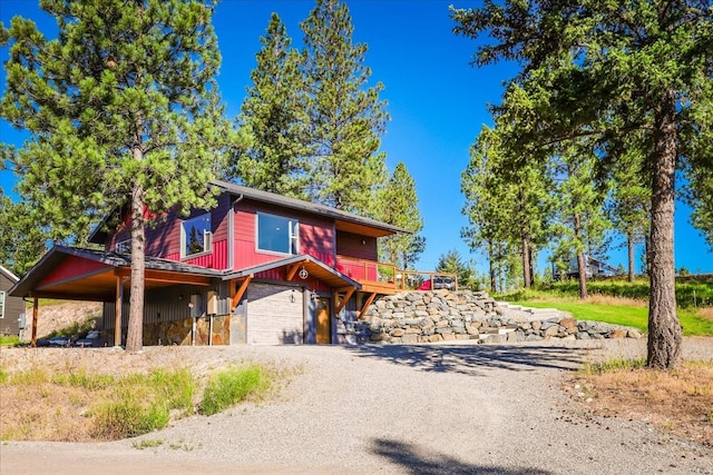 view of front of property with driveway